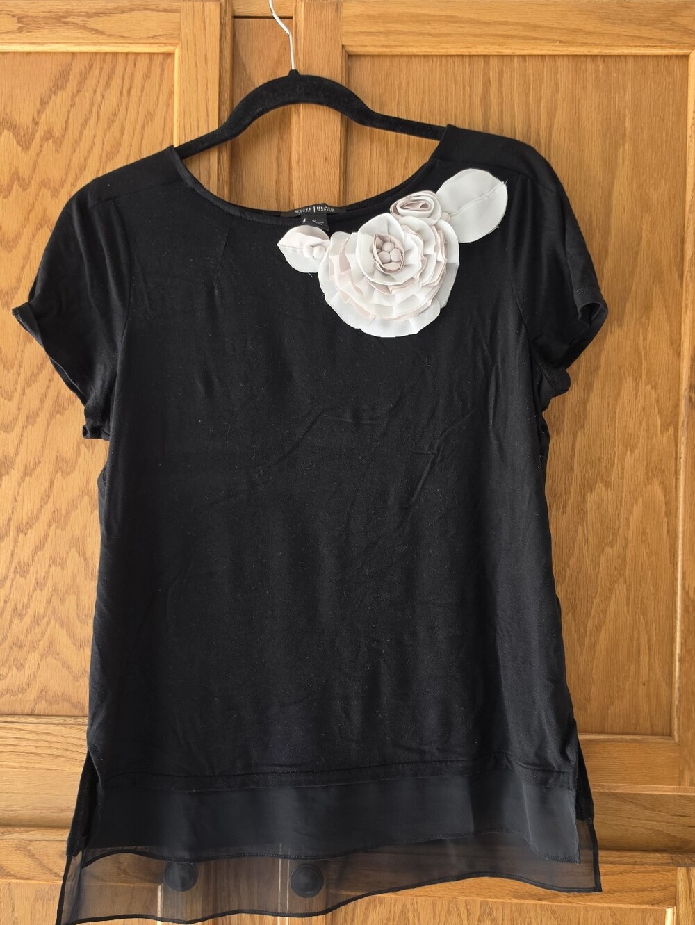 White House Black Market 3D Floral Embellished Tee Size M - Picture 4 of 10